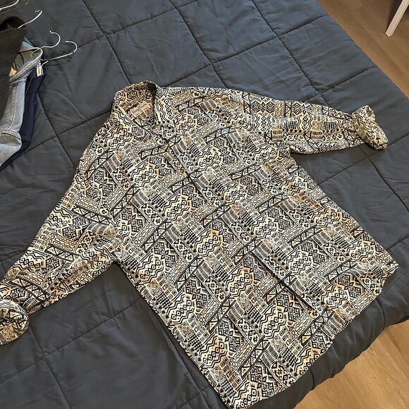 Mens casual long sleeve. Super comfortable. Used but great condition - Picture 1 of 1